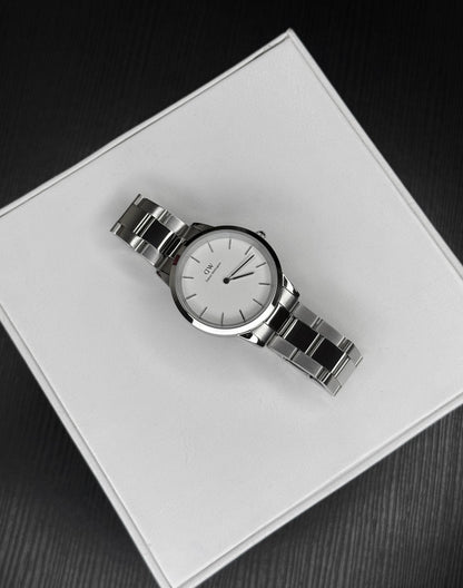 Premium Women’s Quartz Watch – Slim Case | Scratch-Resistant Glass