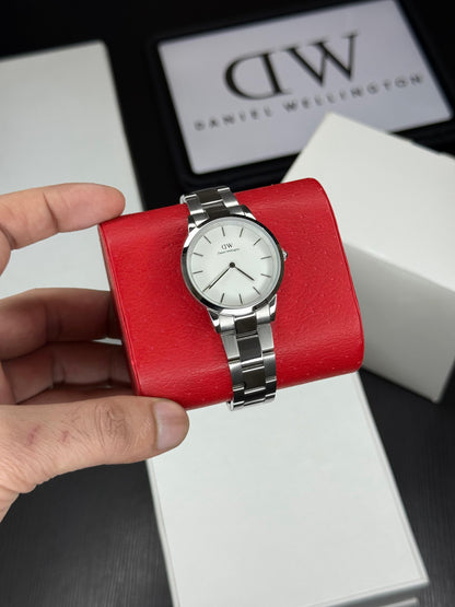 Premium Women’s Quartz Watch – Slim Case | Scratch-Resistant Glass