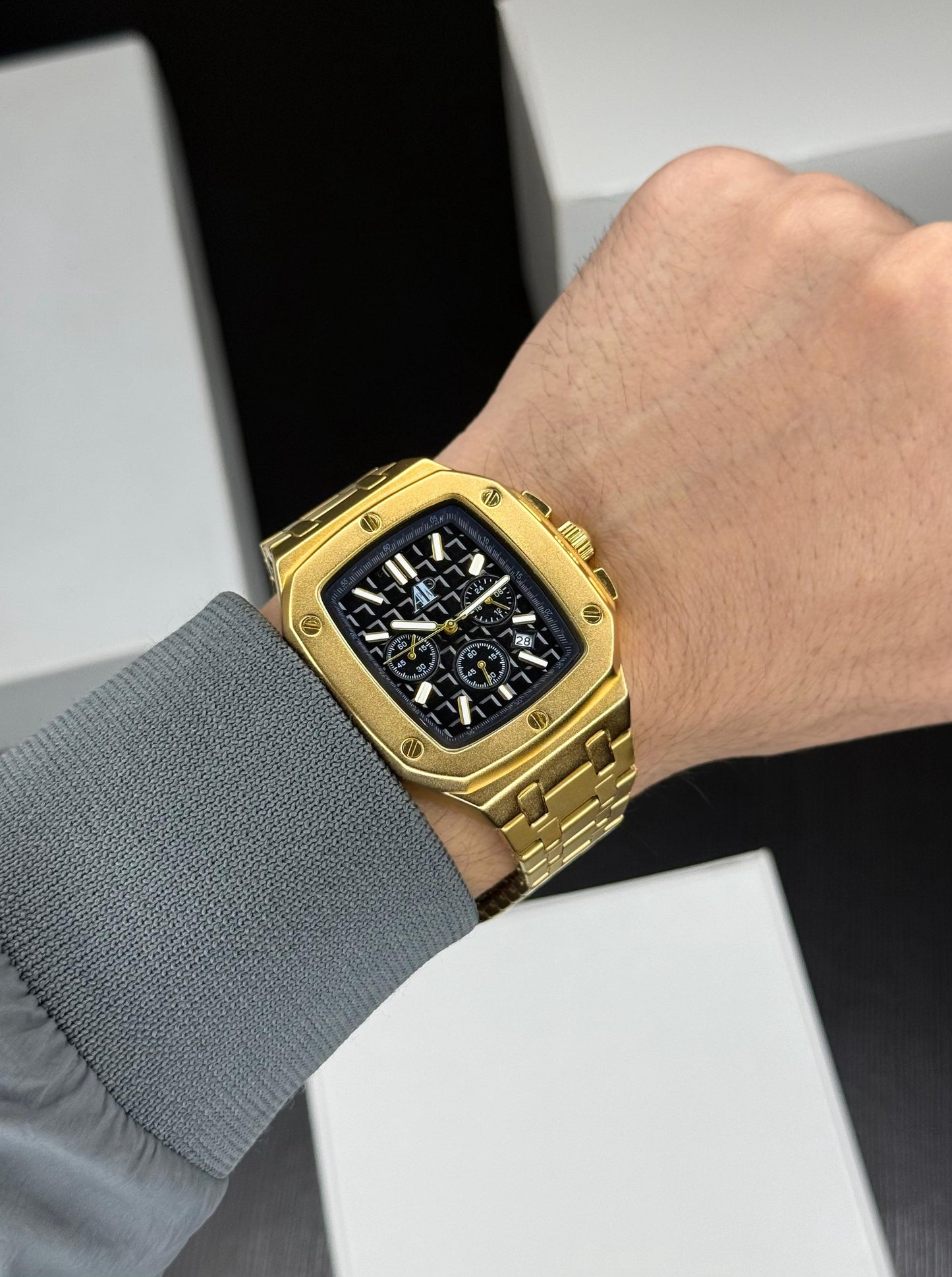 Luxury Offshore Style Men’s Watch – Gold Bracelet | Black Dial