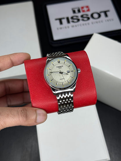 Luxury Style Men’s Watch with Open Back Look & Round Dial