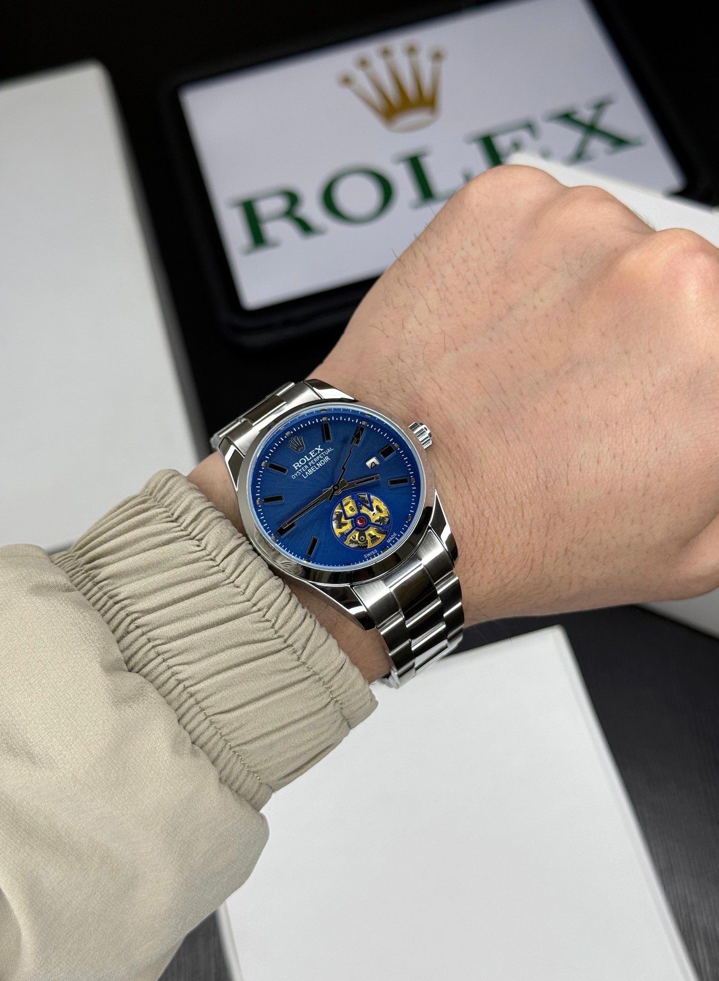 Men’s Open Back Style Watch with Silver Strap & Quartz Movement