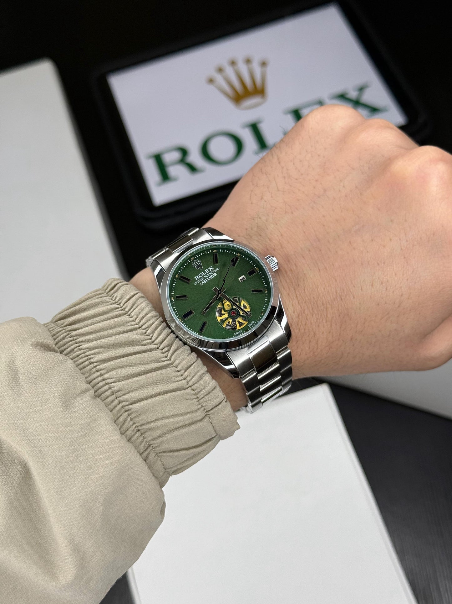 Men’s Luxury Silver Automatic-Look Watch with Open Back Dial – 42mm