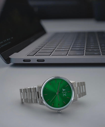 Premium Men’s Round Dial Quartz Watch with Metal Strap