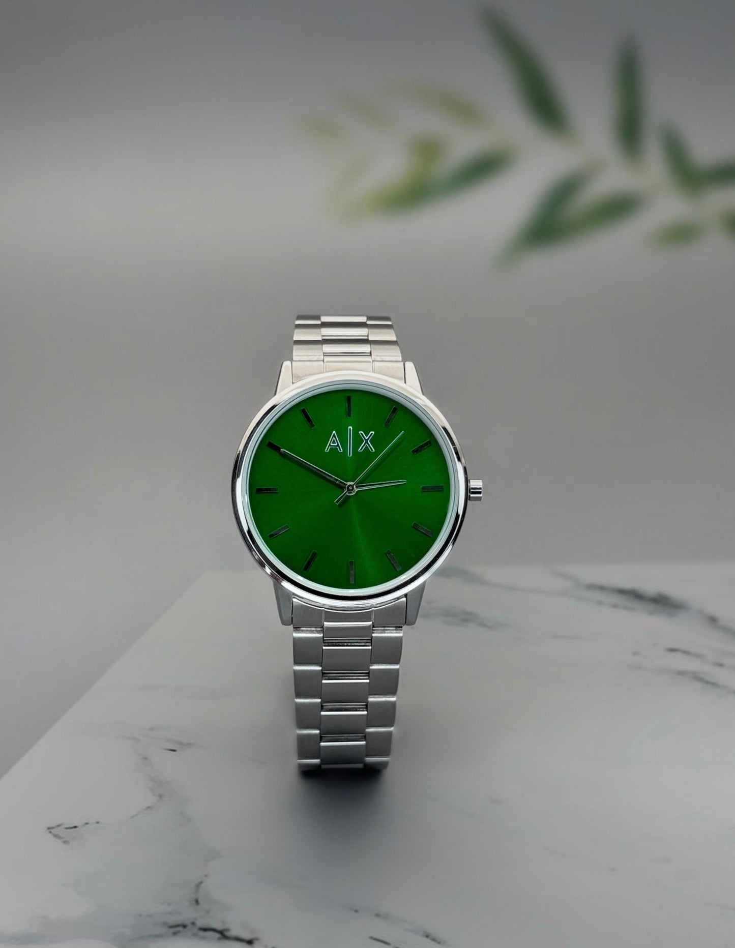 Premium Men’s Round Dial Quartz Watch with Metal Strap