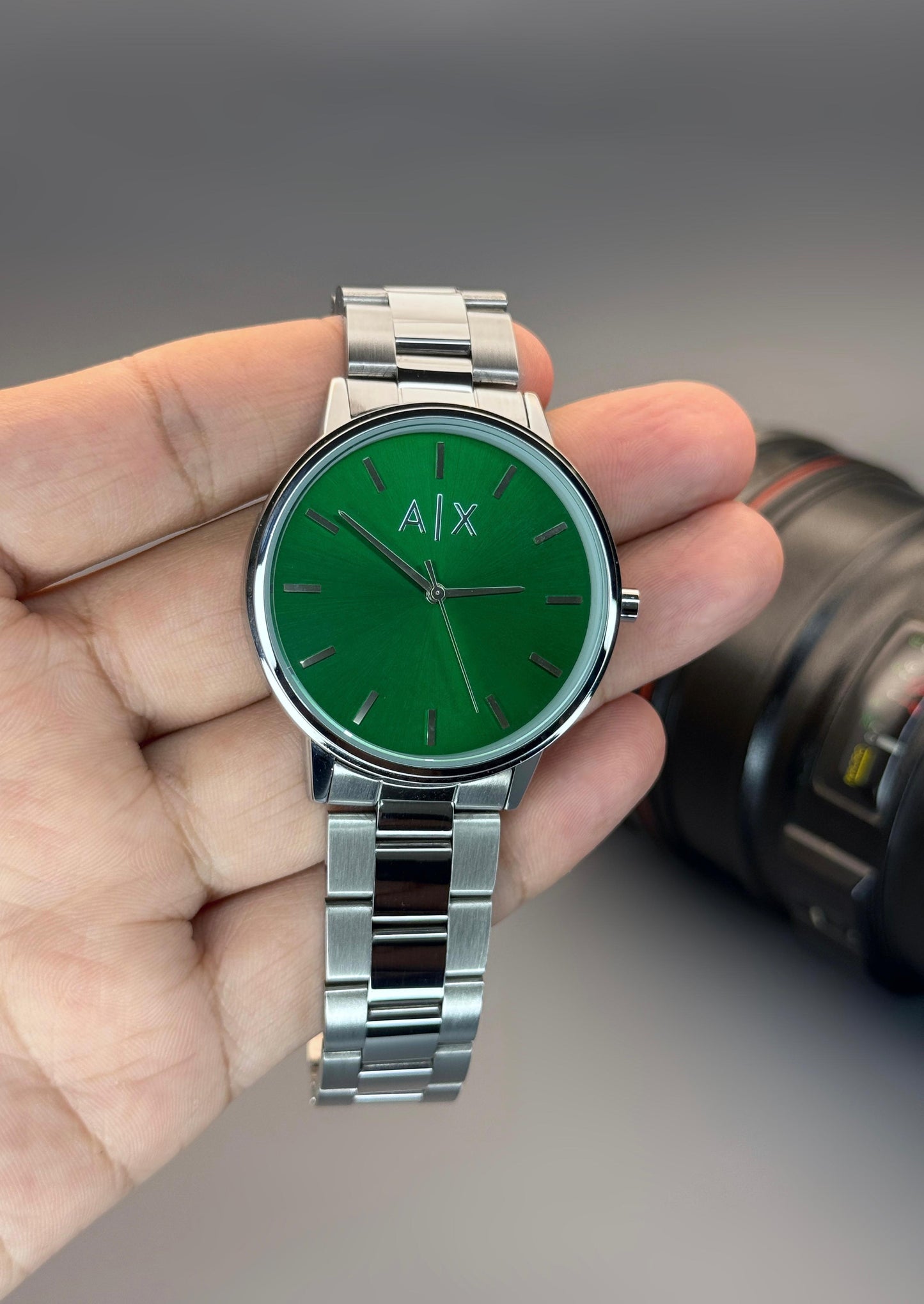 Premium Men’s Round Dial Quartz Watch with Metal Strap